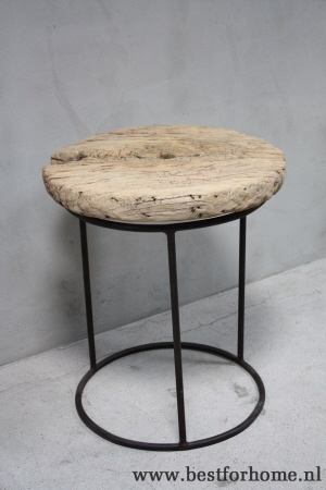 robuuste chinese wiel bijzettafel stoere oud houten tafeltje rond industrieel metalen onderstel no 846 3