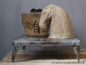 sfeervol sober stoer oud metalen tafeltje no 1089 1