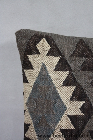 stoer landelijk kelim kussen sobere grijstinten no 130 3