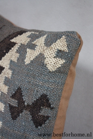 stoer landelijk kelim kussen sobere grijstinten no 130 4