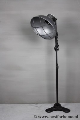 stoere vloerlamp metaal puur sober industrieel robuuste staande lamp no 608 1