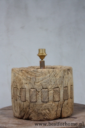 stoere oude houten aandrijfas tafellamp robuuste unieke lampenvoet no 812 4
