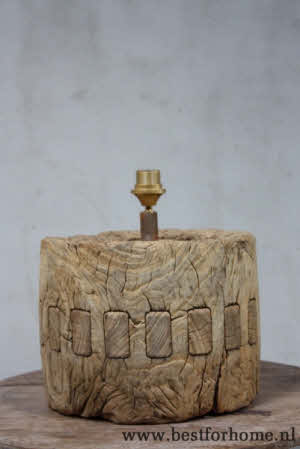 stoere-oude-houten-aandrijfas-tafellamp-robuuste-unieke-lampenvoet-no-812-4_20220903130635